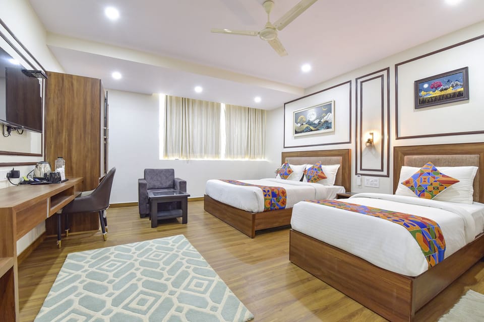 Family Room | Egyptian cotton sheets, premium bedding, in-room safe