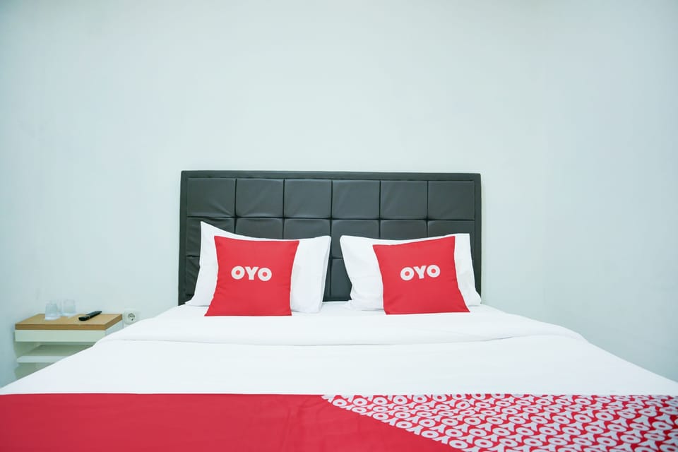 Deluxe Double Room | Desk, WiFi (free), bed sheets