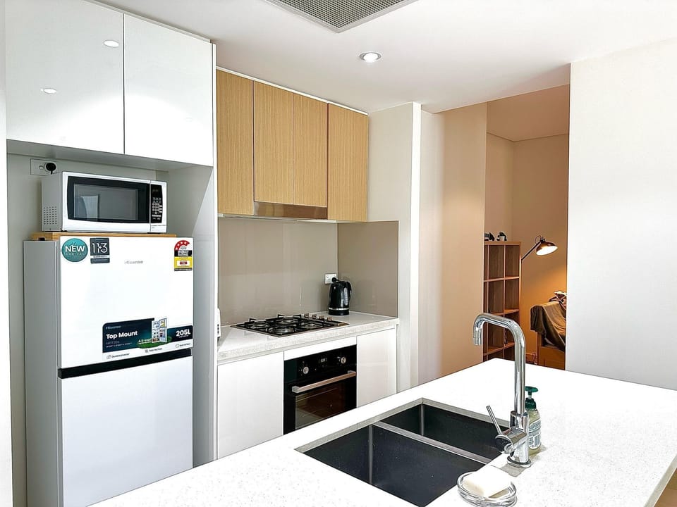 Comfort Apartment, 2 Bedrooms, City View | Private kitchen | Electric kettle