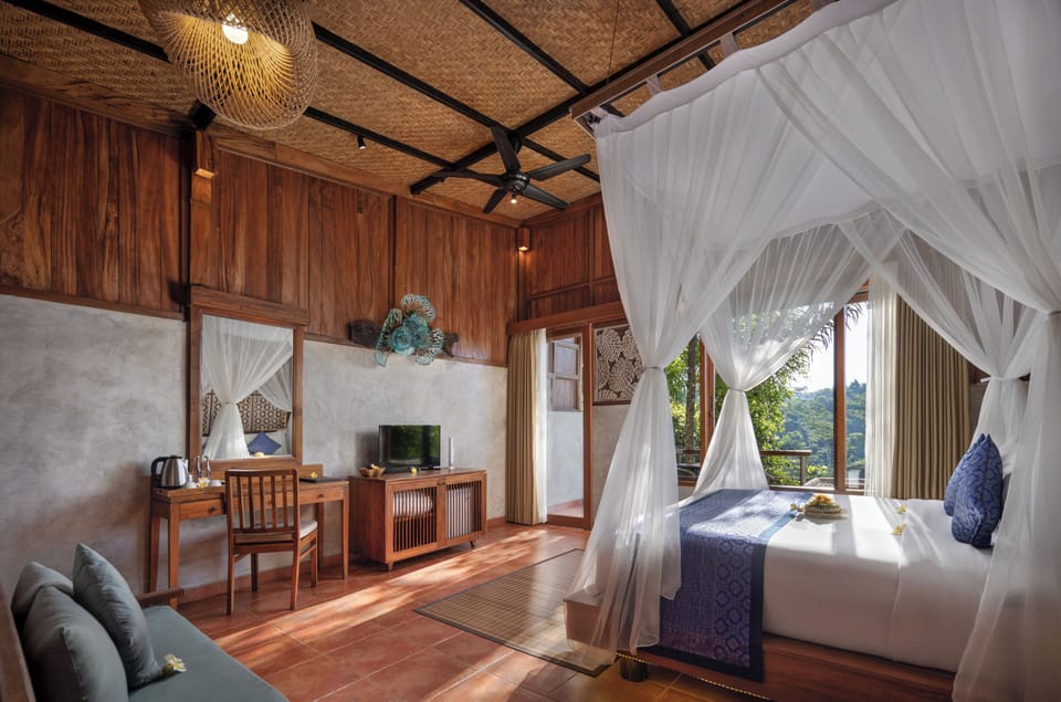 Honeymooner Rain Forest Deluxe with Free Minibar | Minibar, in-room safe, laptop workspace, soundproofing