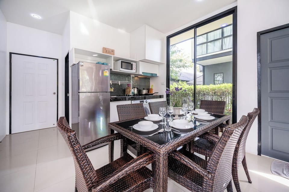 House, 3 Bedrooms, Private Pool, Park View | Dining room