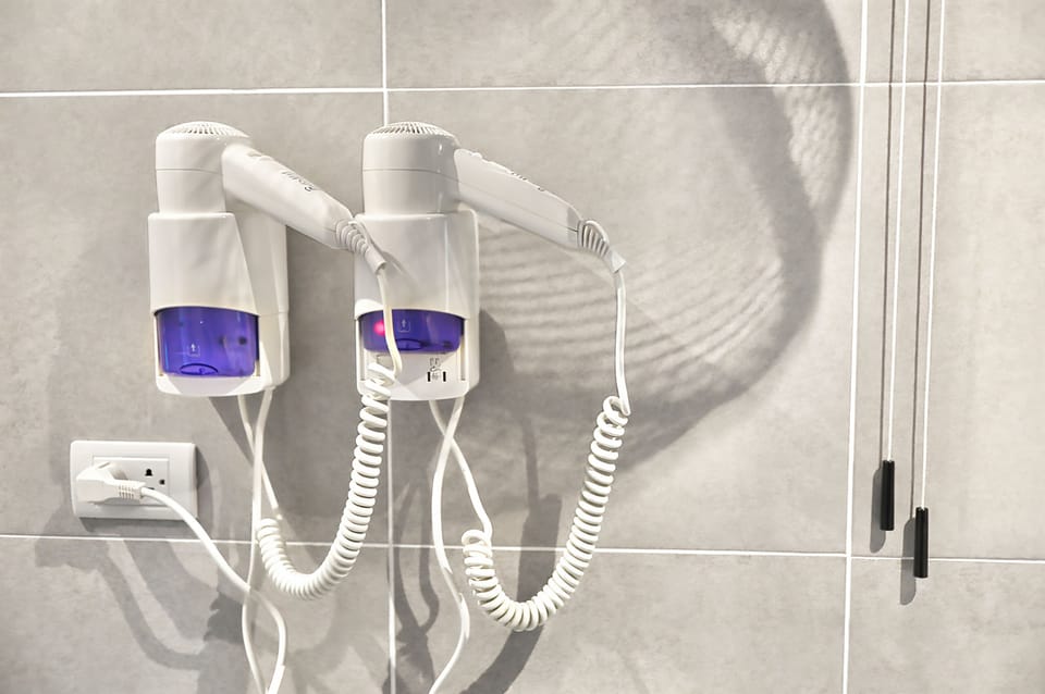 Shower, rainfall showerhead, free toiletries, hair dryer