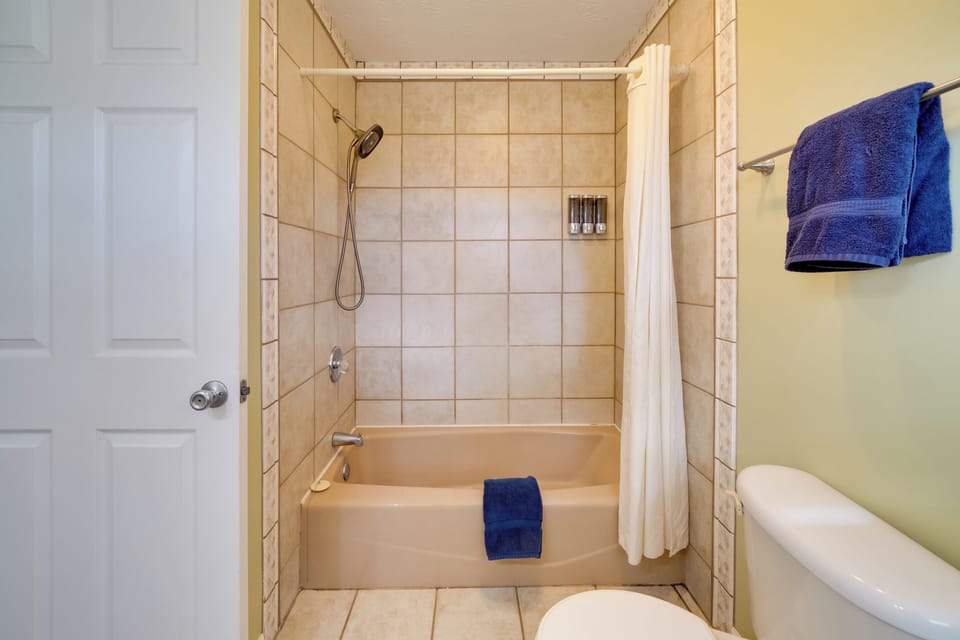 Full Bathroom | Main Floor