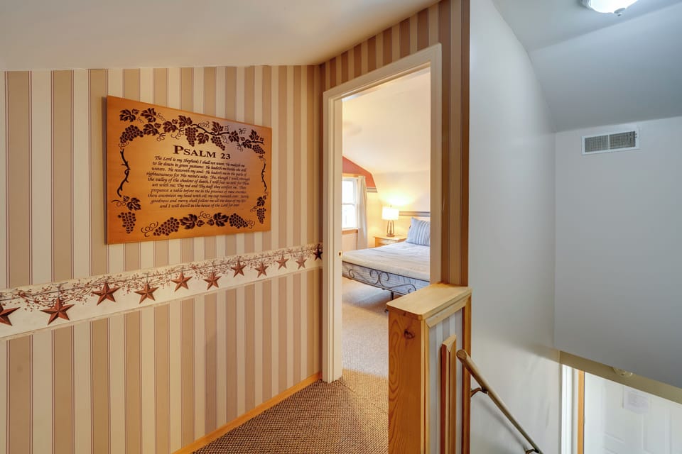 Bedroom 2 | Queen Bed | 2nd Floor
