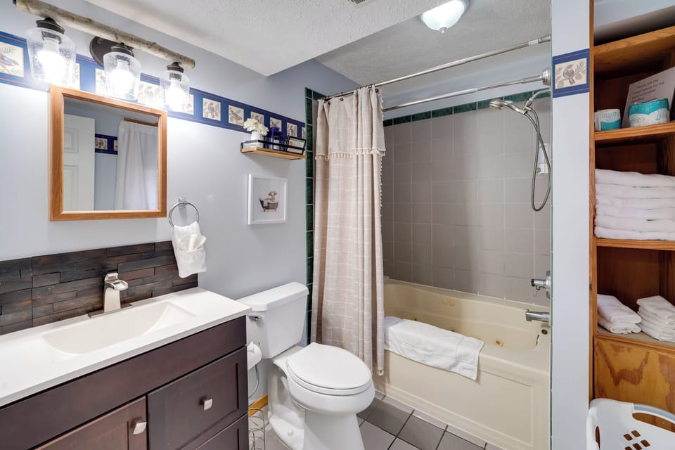 Full Bathroom | 1st Floor