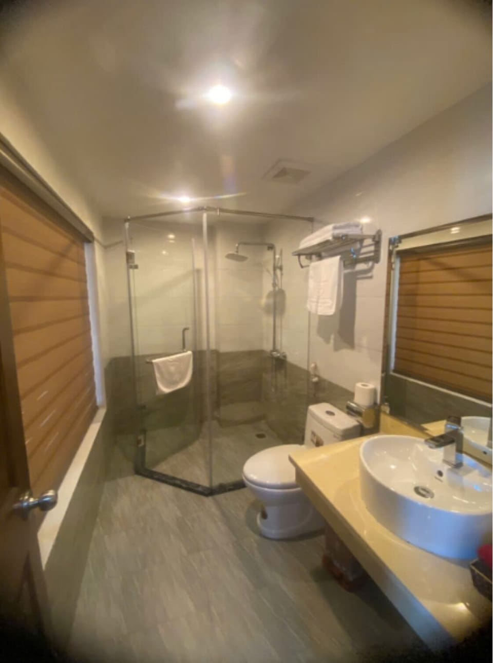 Triple Room | Bathroom | Shower, designer toiletries, hair dryer, slippers