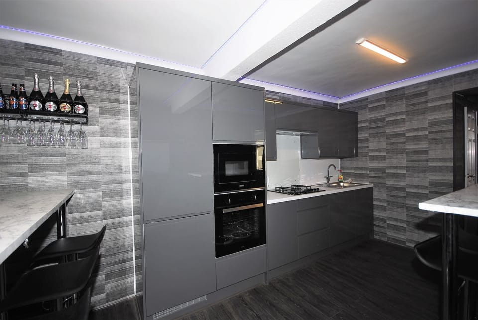 House, 5 Bedrooms | Interior