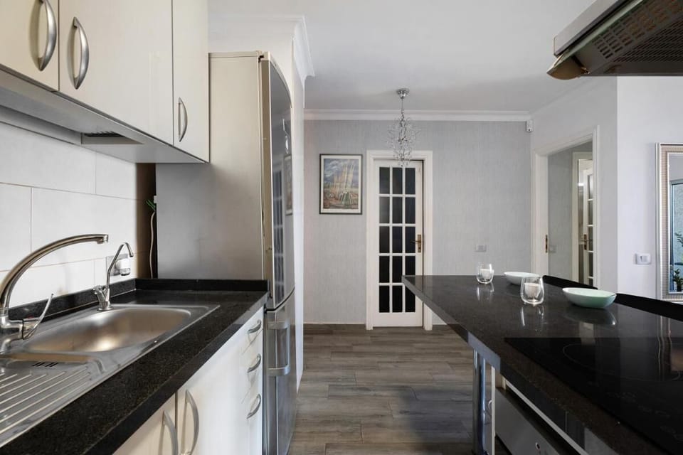 Apartment, 2 Bedrooms, Balcony, Ocean View | Private kitchen