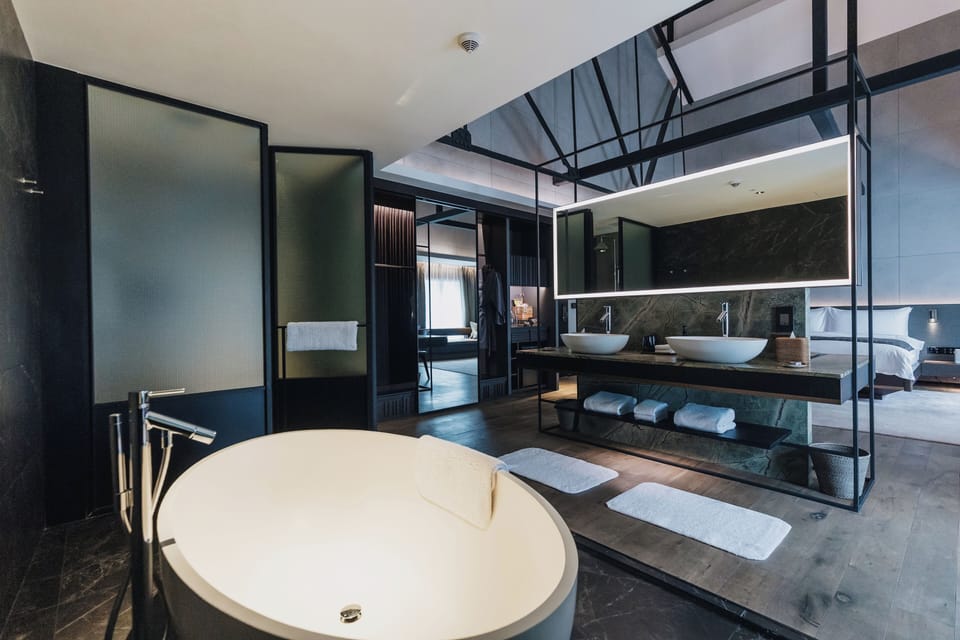 Suite, River View | Bathroom | Shower, rainfall showerhead, designer toiletries, hair dryer