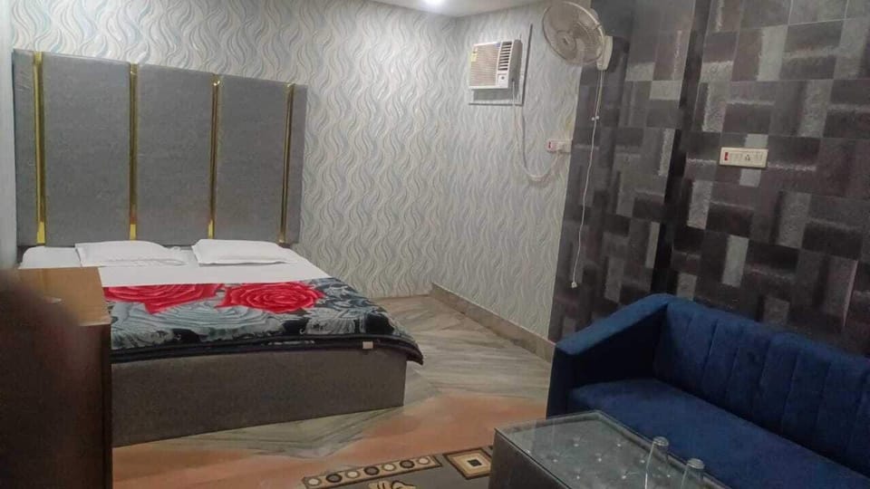 Double Room | Desk, free WiFi, bed sheets