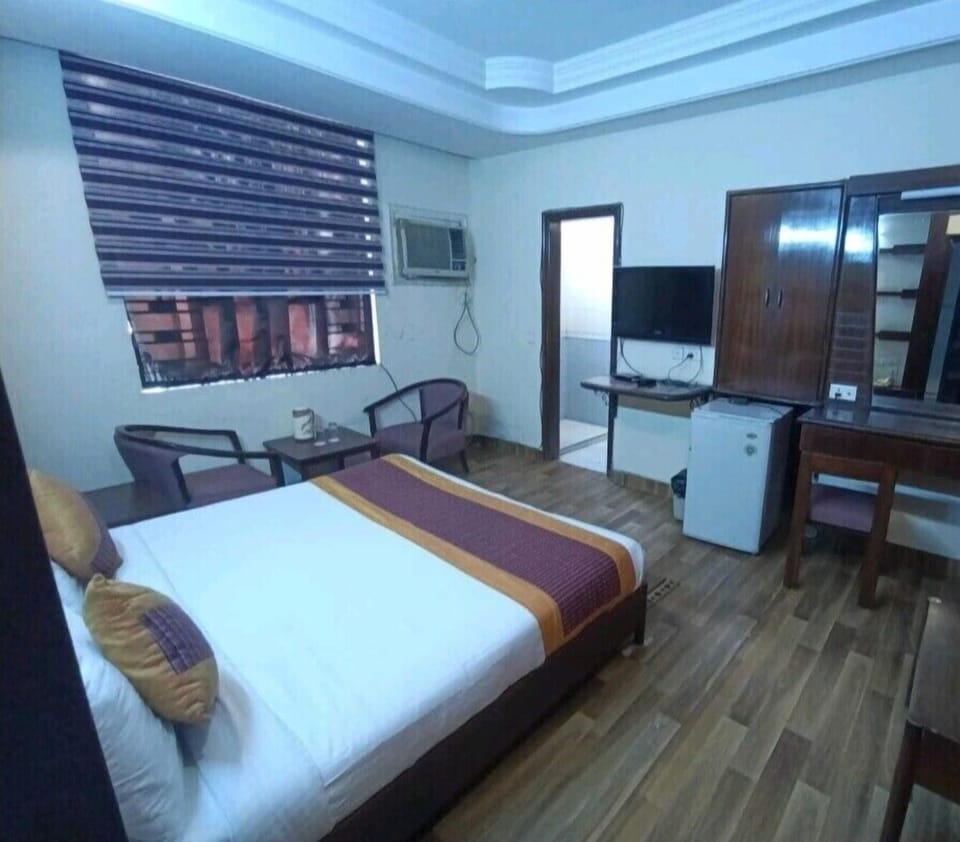 Deluxe Double Room, City View | Down comforters, free WiFi, bed sheets