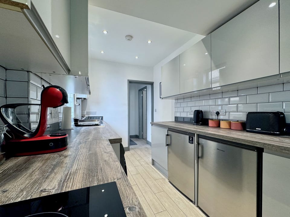 Comfort Townhome, 3 Bedrooms, Kitchen, Garden View | Private kitchen | Toaster