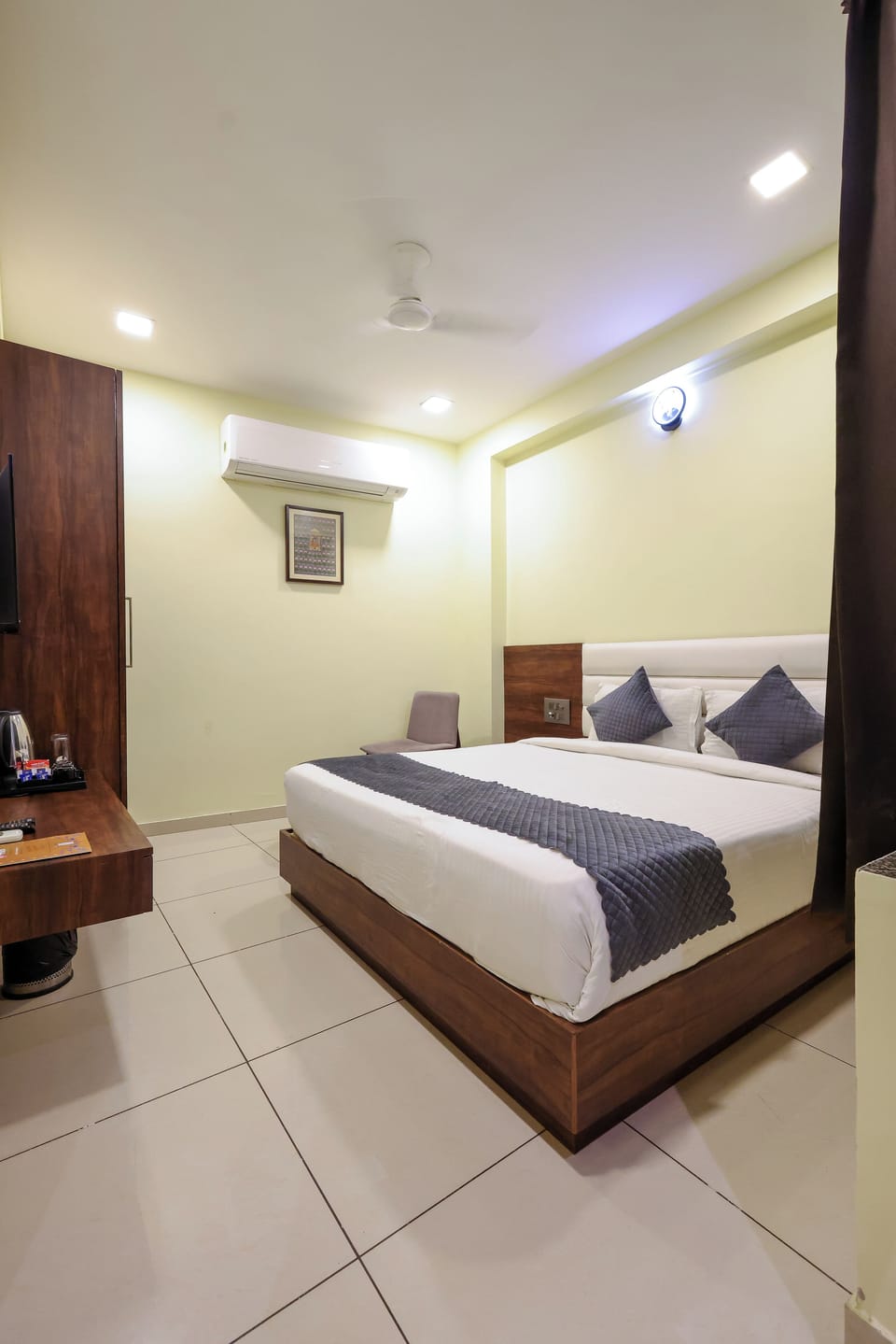 Superior Room | Desk, laptop workspace, WiFi (free), bed sheets