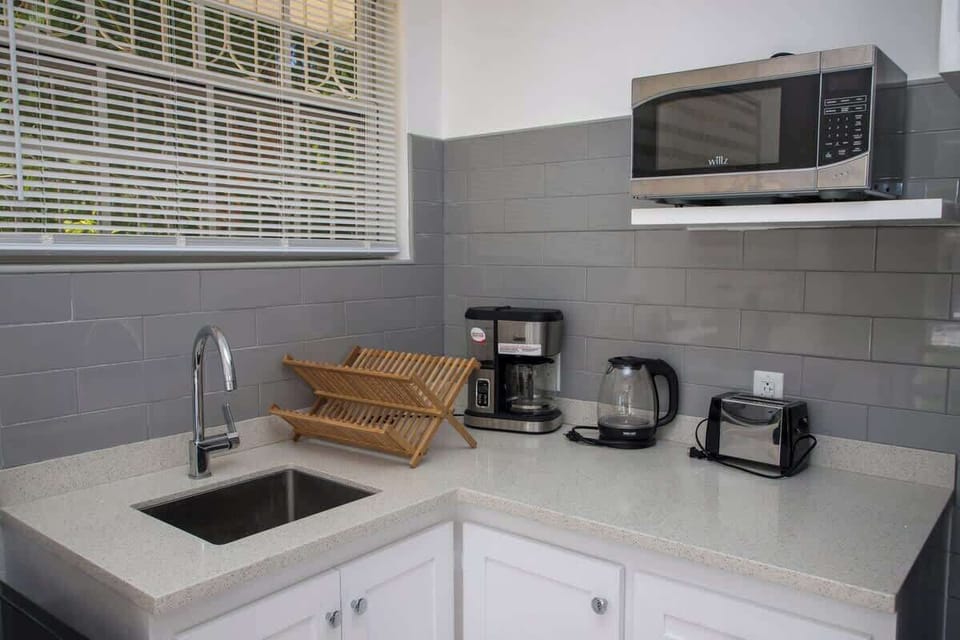 Feel free to book long term to use these kitchen amenities