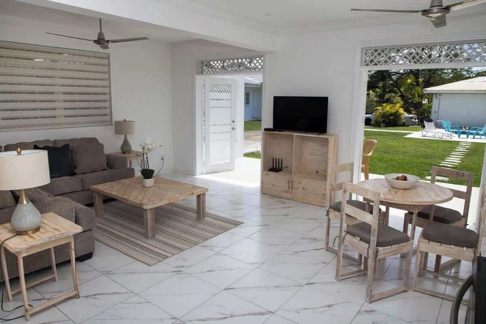 Spacious living room