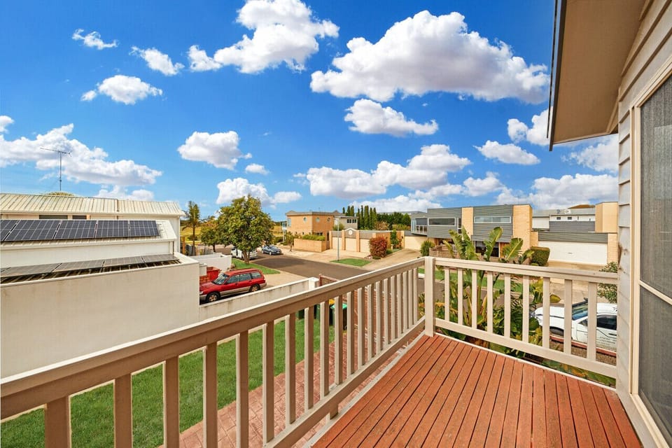 Upper balcony deck - off the 2nd living space