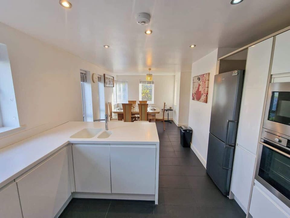 Fresh and functional – this kitchen has it all!