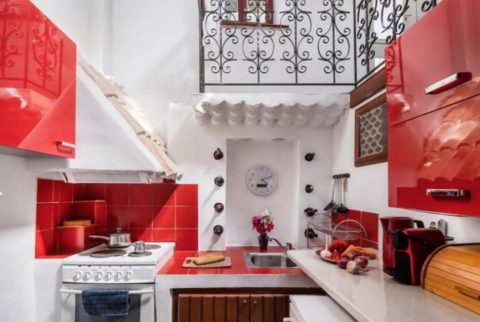 House | Private kitchen | Fridge, oven, stovetop, electric kettle