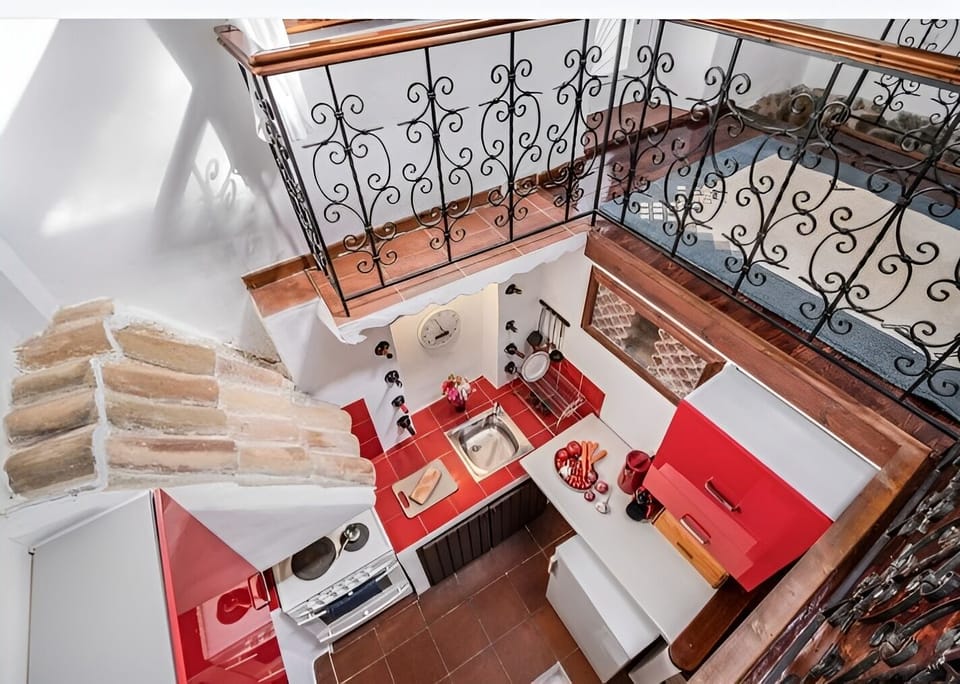 House | Private kitchen | Fridge, oven, stovetop, electric kettle