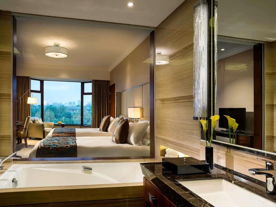 1 bedroom, premium bedding, down comforters, minibar