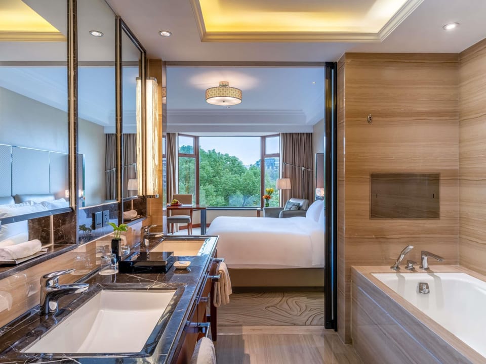 1 bedroom, premium bedding, down comforters, minibar