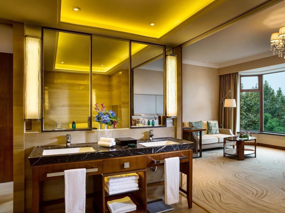 1 bedroom, premium bedding, down comforters, minibar