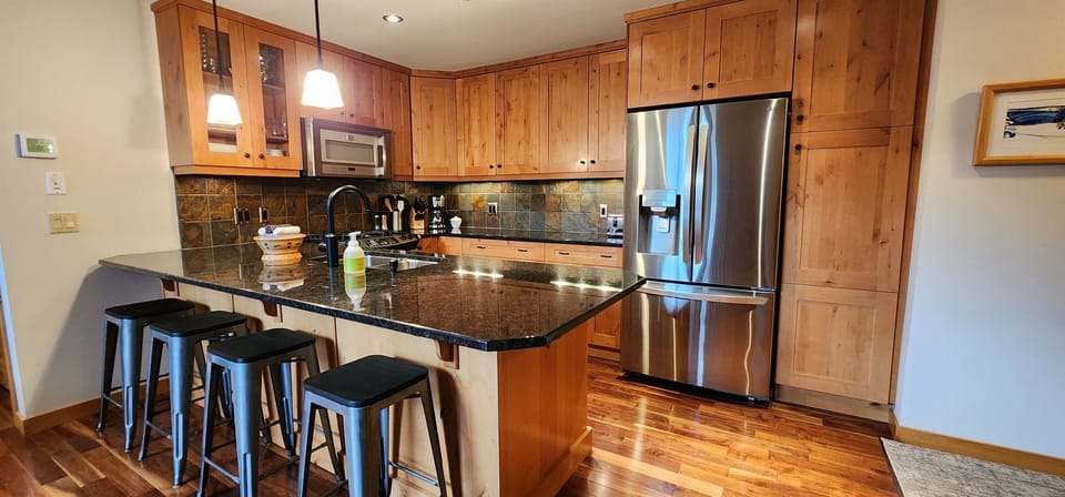 Fully stocked gourmet kitchen - natural gas stove, stainless steel appliances