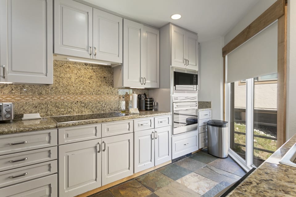 Townhome, 4 Bedrooms | Private kitchen | Coffee/tea maker, fridge, oven, toaster