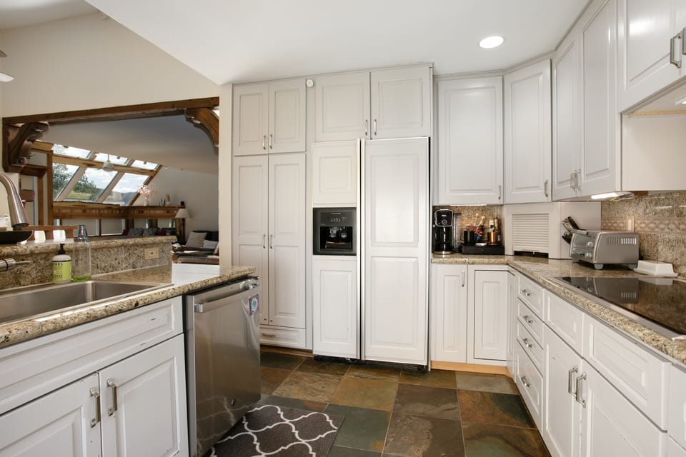 Townhome, 4 Bedrooms | Private kitchen | Coffee/tea maker, fridge, oven, toaster
