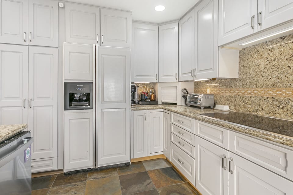 Townhome, 4 Bedrooms | Private kitchen | Coffee/tea maker, fridge, oven, toaster