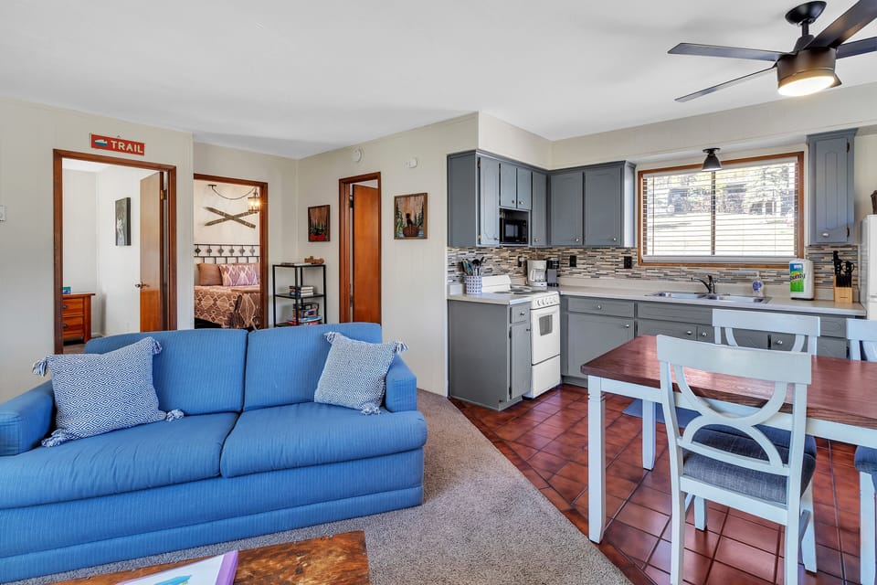 Cabin, 2 Bedrooms | Living area