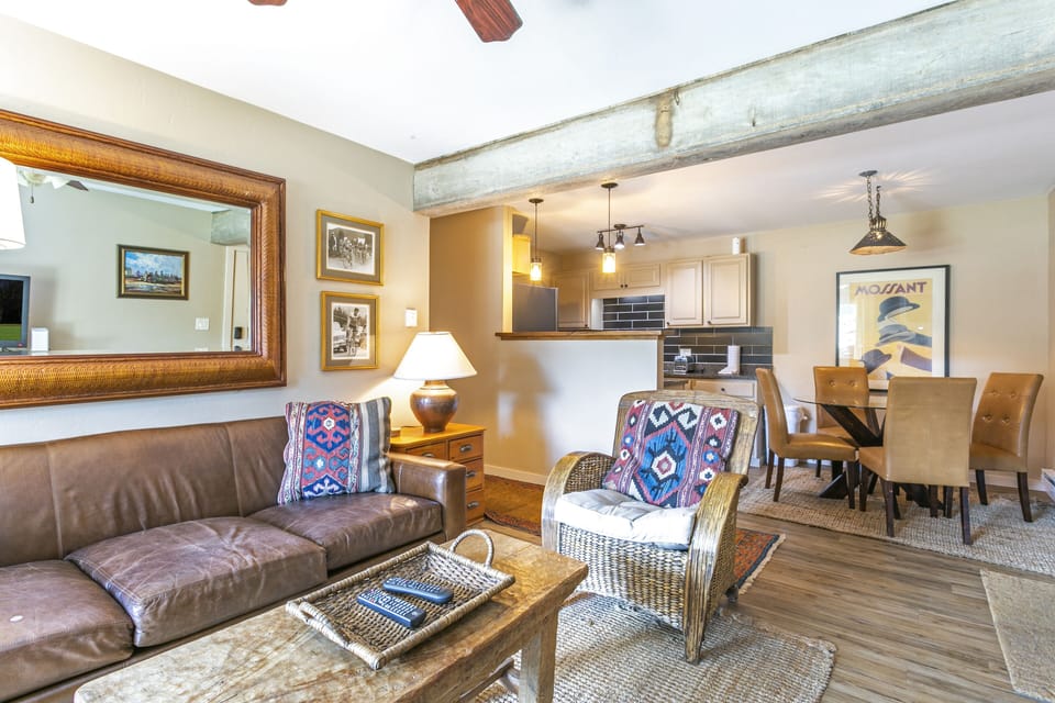 Condo, 2 Bedrooms | Living area | Smart TV