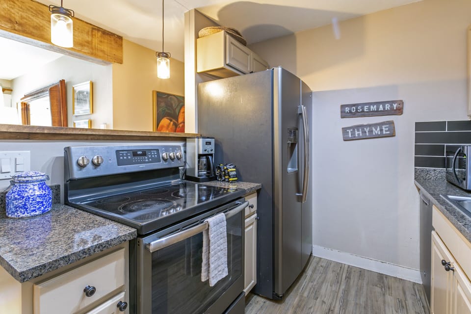 Condo, 2 Bedrooms | Private kitchen | Fridge, oven, coffee/tea maker, toaster