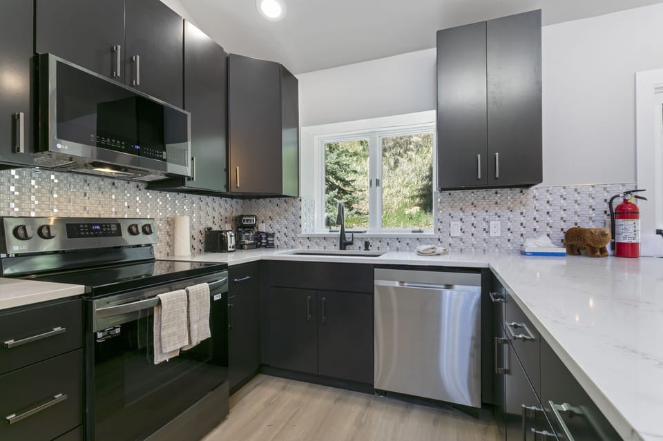 Townhome, 4 Bedrooms | Private kitchen | Coffee/tea maker, fridge, oven, toaster