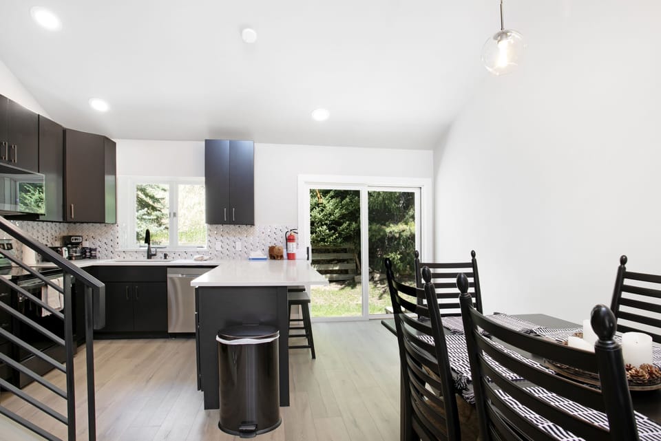 Townhome, 4 Bedrooms | Dining