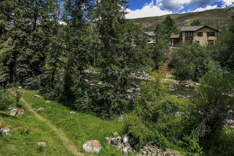 Condo, 2 Bedrooms | Property grounds