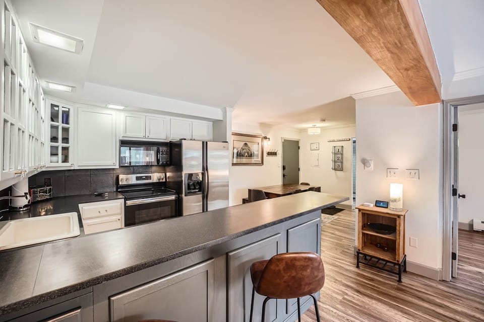 Condo, 2 Bedrooms | Private kitchen | Fridge, oven, coffee/tea maker, toaster