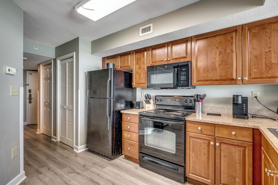 Full kitchen