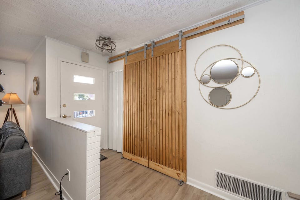 Welcome to The Grand Elm Suite 2!