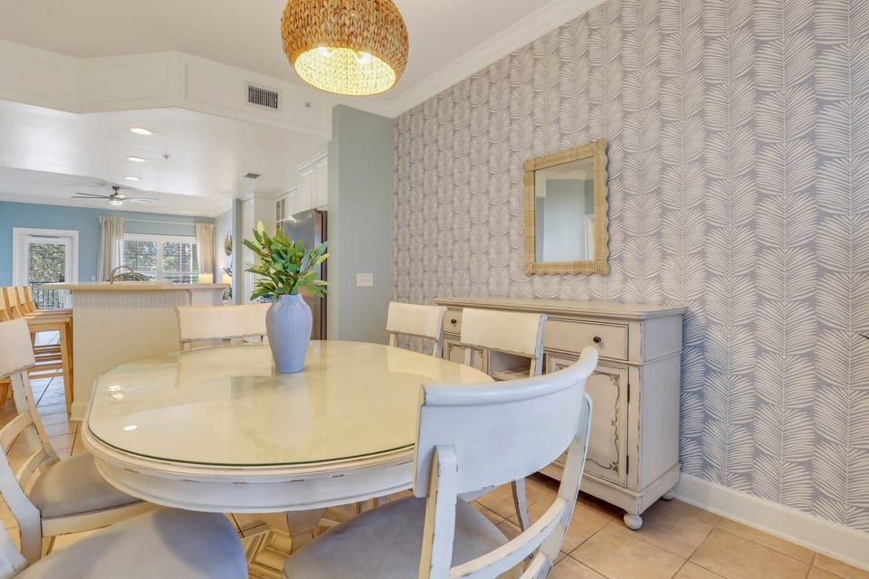 Dining Room - Table that seats 6 + barstools nearby that seat 4