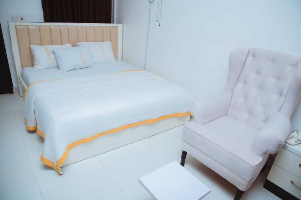 Room | Minibar, soundproofing, bed sheets