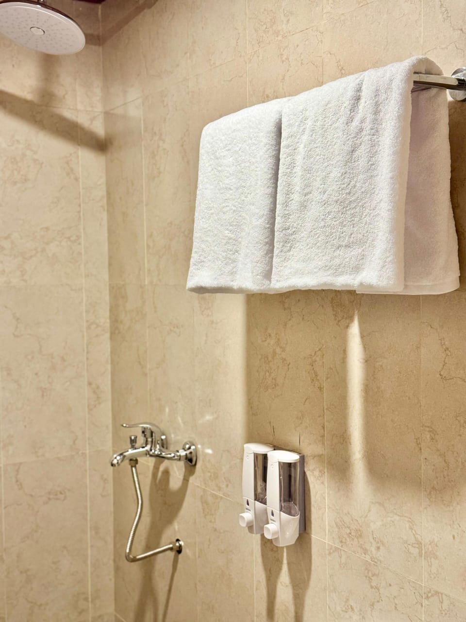 Basic Double Room, 1 Queen Bed | Bathroom | Free toiletries, towels, soap, shampoo