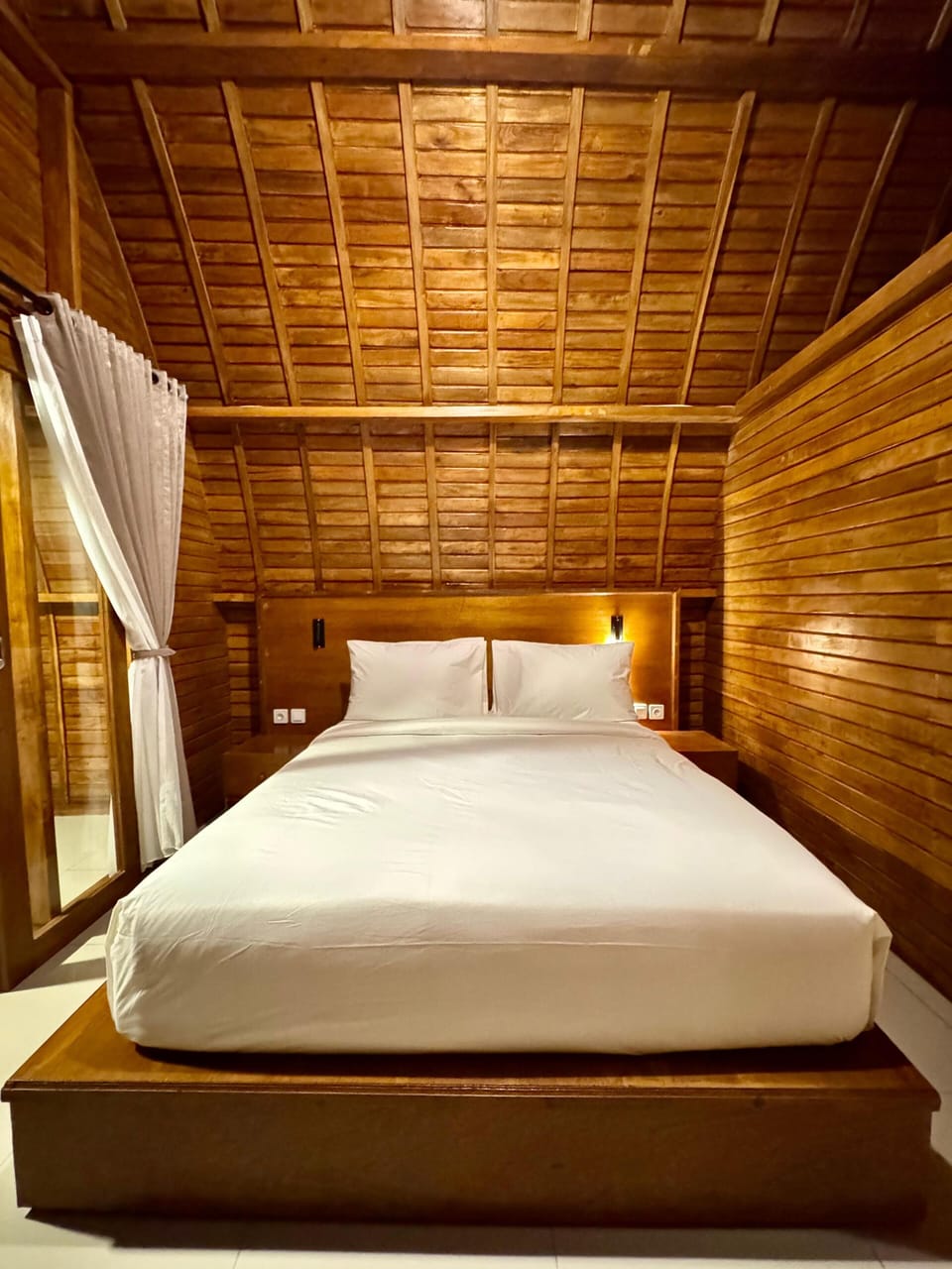 Basic Double Room, 1 Queen Bed | Premium bedding, desk, laptop workspace, iron/ironing board