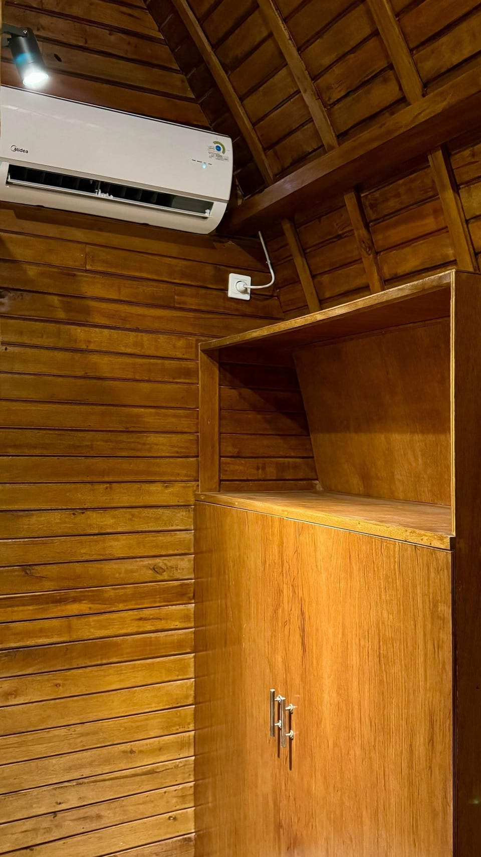 Basic Double Room, 1 Queen Bed | Air conditioning