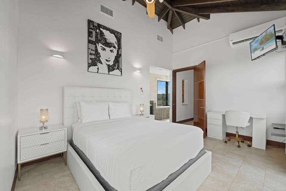 Light-filled retreat perfectly marries sleek modern design with eye-catching artistic touches - Soaring vaulted ceilings and streams of natural light create an atmosphere of pure tranquility - Recharge in style and wake up inspired to seize the day