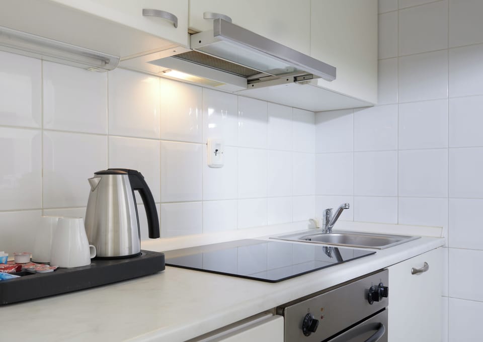 Quadruple Room | Private kitchen | Electric kettle