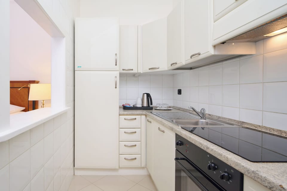 Family Room (3 - 4 people) | Private kitchen | Electric kettle