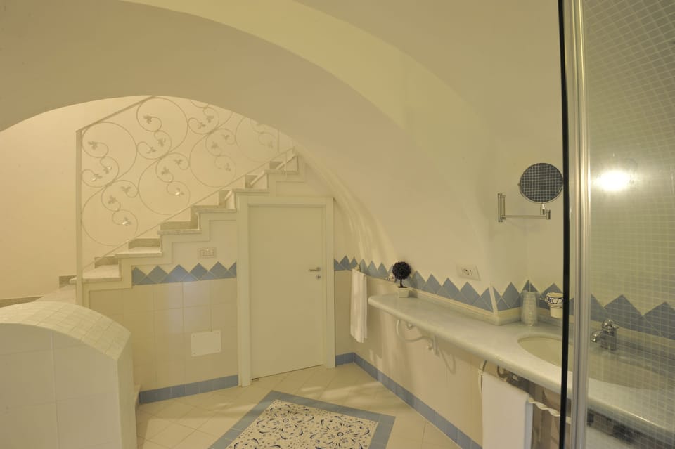 Junior Suite, Kitchenette, Sea View | Bathroom | Shower, free toiletries, hair dryer, bidet
