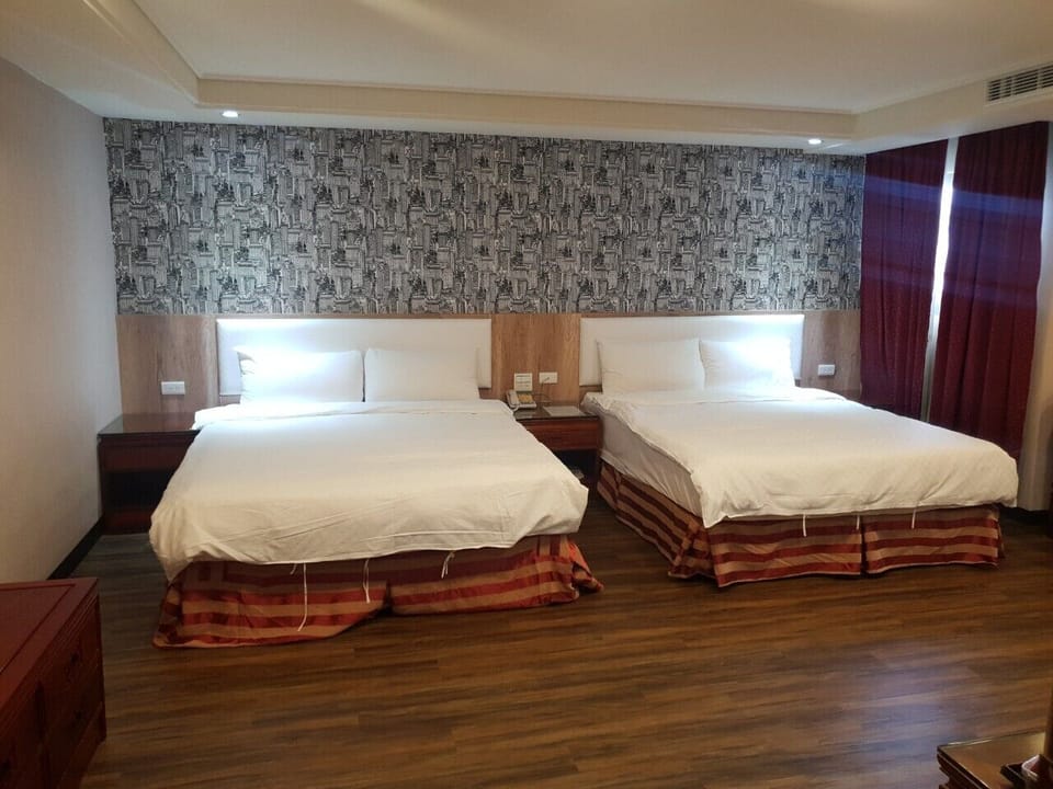Deluxe Quadruple Room | In-room safe, desk, blackout drapes, soundproofing