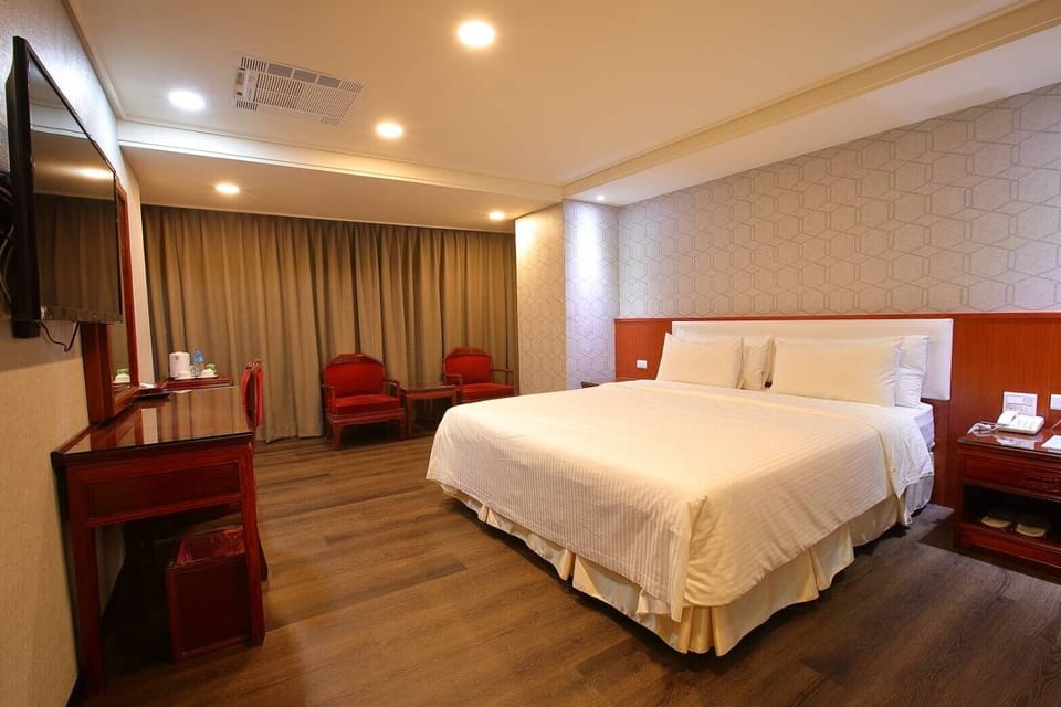 Business Double Room | In-room safe, desk, blackout drapes, soundproofing